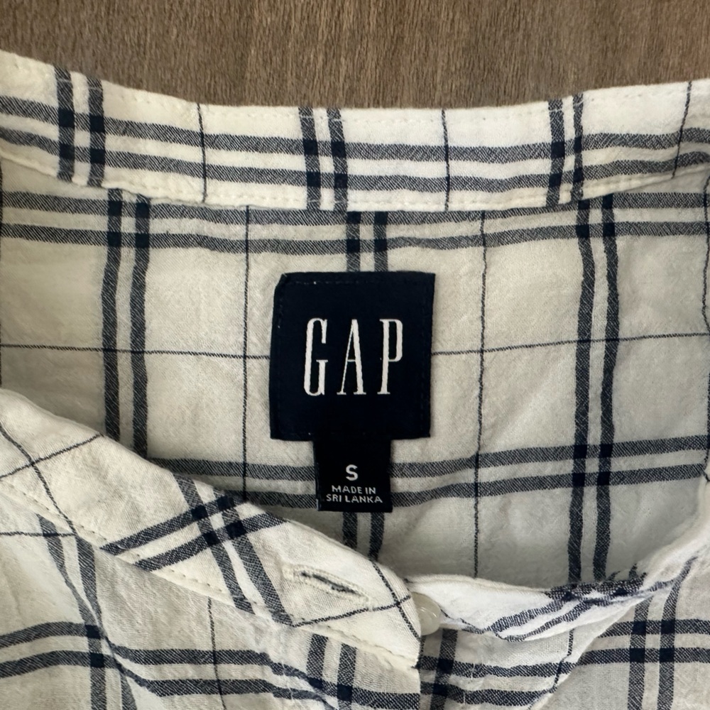 GAP White and Black Plaid Shirt - Picture 3 of 7